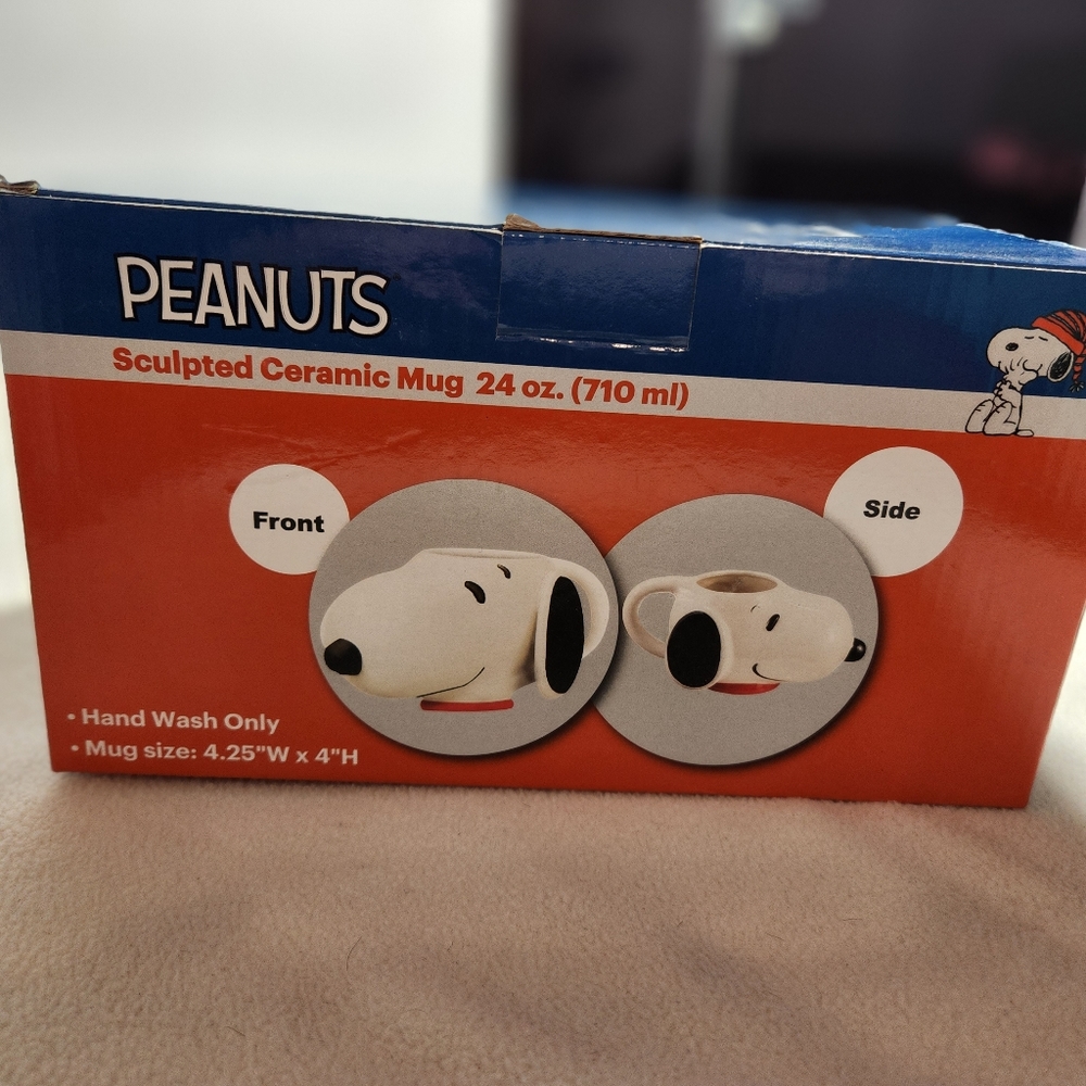 PEANUTS New in Box Snoopy Sculpted Ceramic Mug 24 Oz.